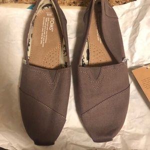 Brand new, never worn, NWT TOMS